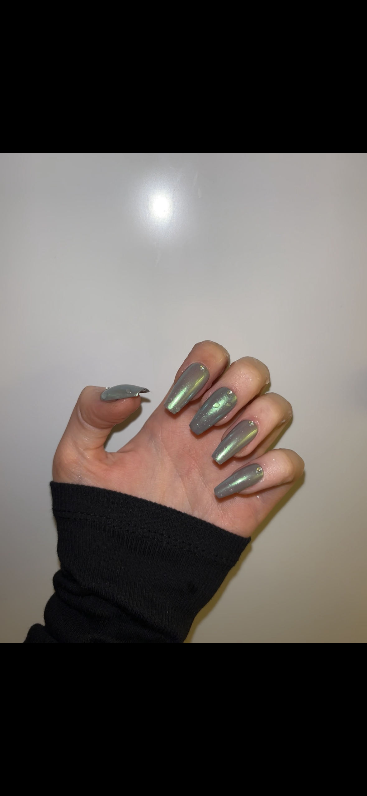 Mystic Glow – Enchanting Color-Changing Press-On Nails