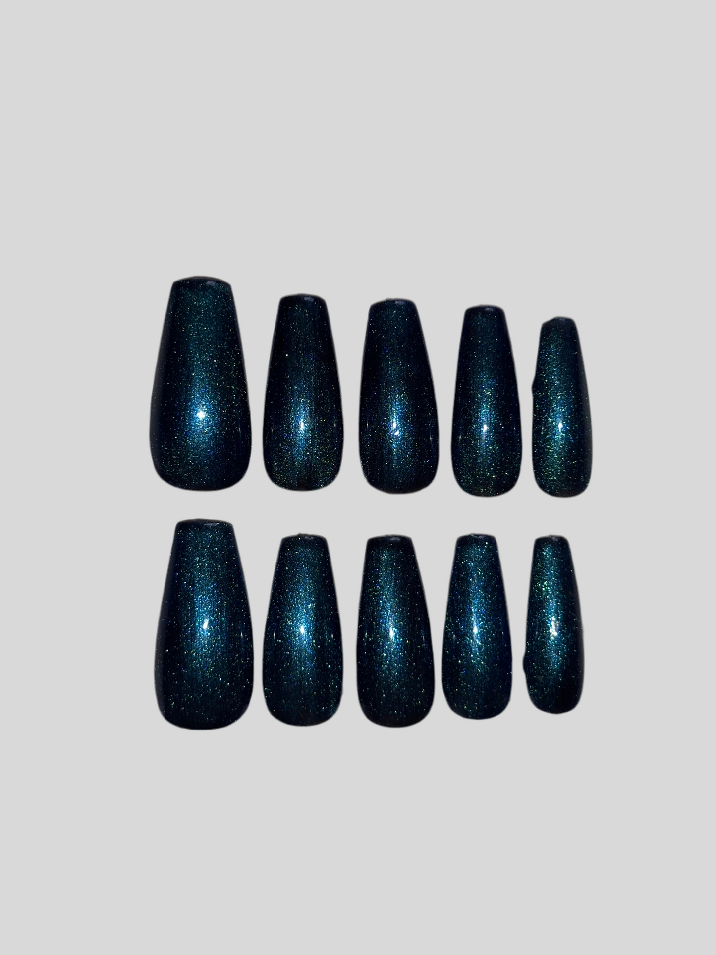 Mystic Frost – The Enchanting Color-Shifting Press-On Nail Set