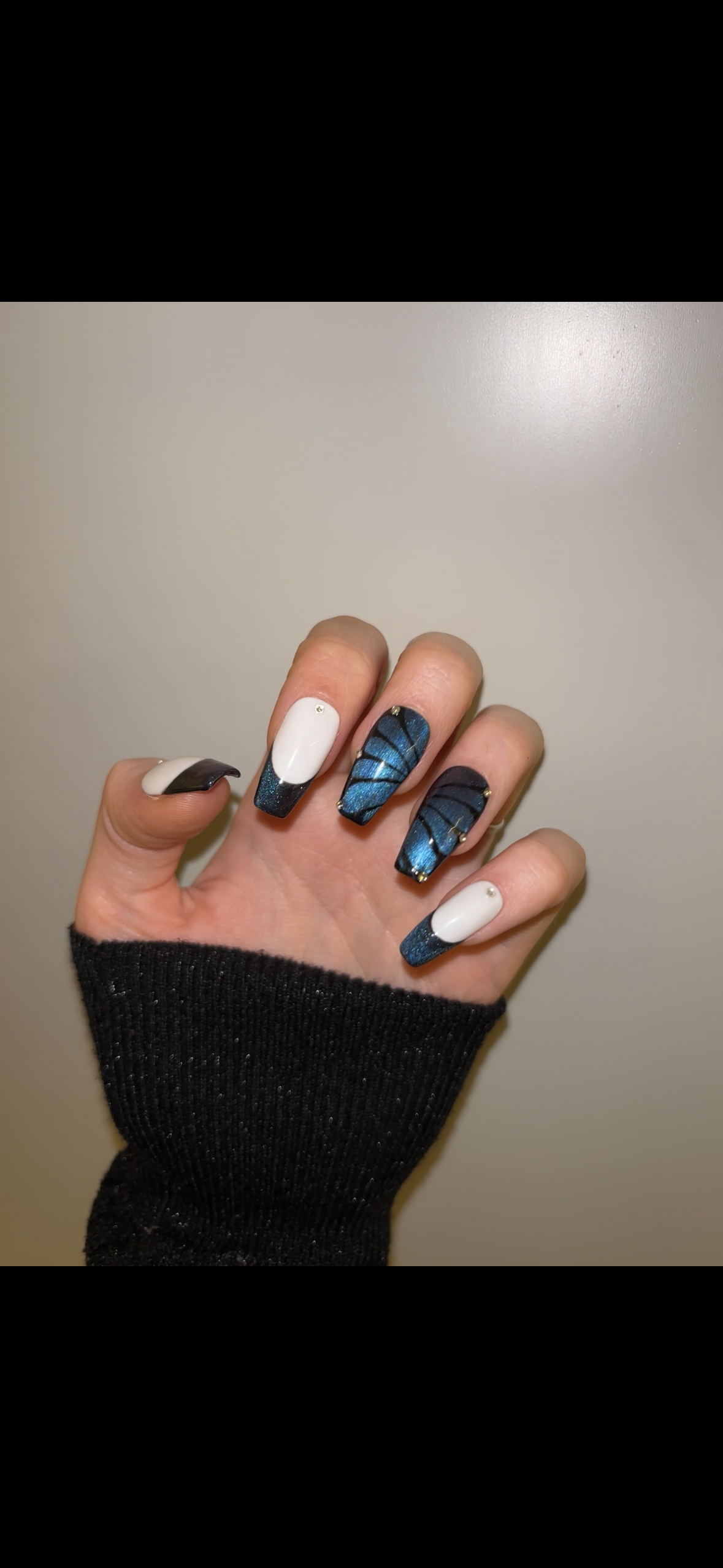 Midnight Wings – Deep Blue Butterfly Nail Set with Rhinestone Accents