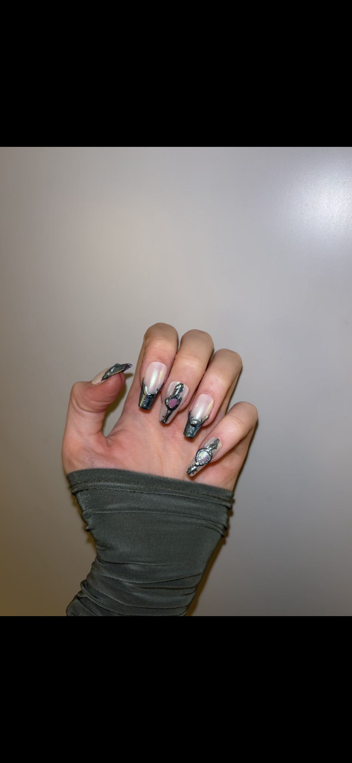 Obsidian Drip – Chrome Sculpted Press-On Nails